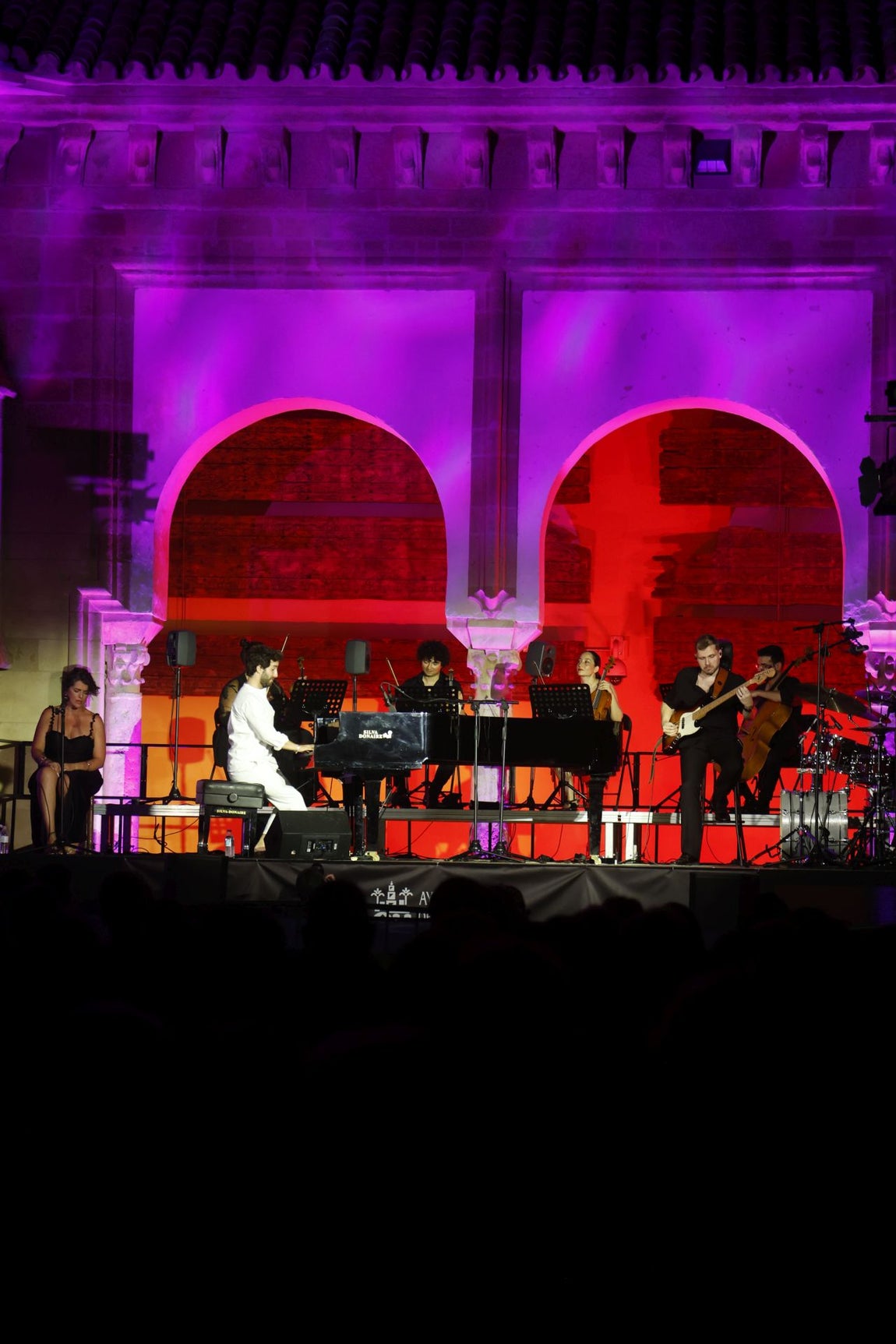El Pele y Chico Pérez deslumbran con su talento en la Noche Blanca del Flamenco en Córdoba, en imágenes