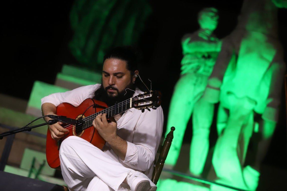 El Pele y Chico Pérez deslumbran con su talento en la Noche Blanca del Flamenco en Córdoba, en imágenes