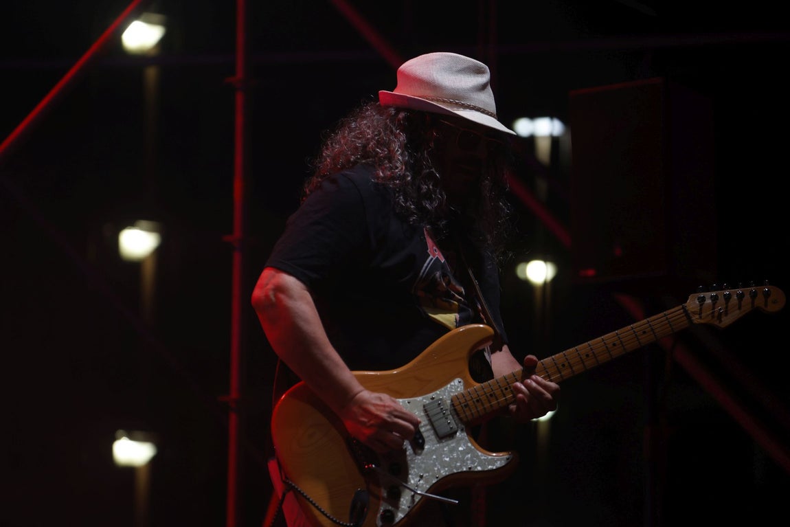 Raimundo Amador y Califato ¾ brillan en la Noche Blanca del Flamenco en Córdoba