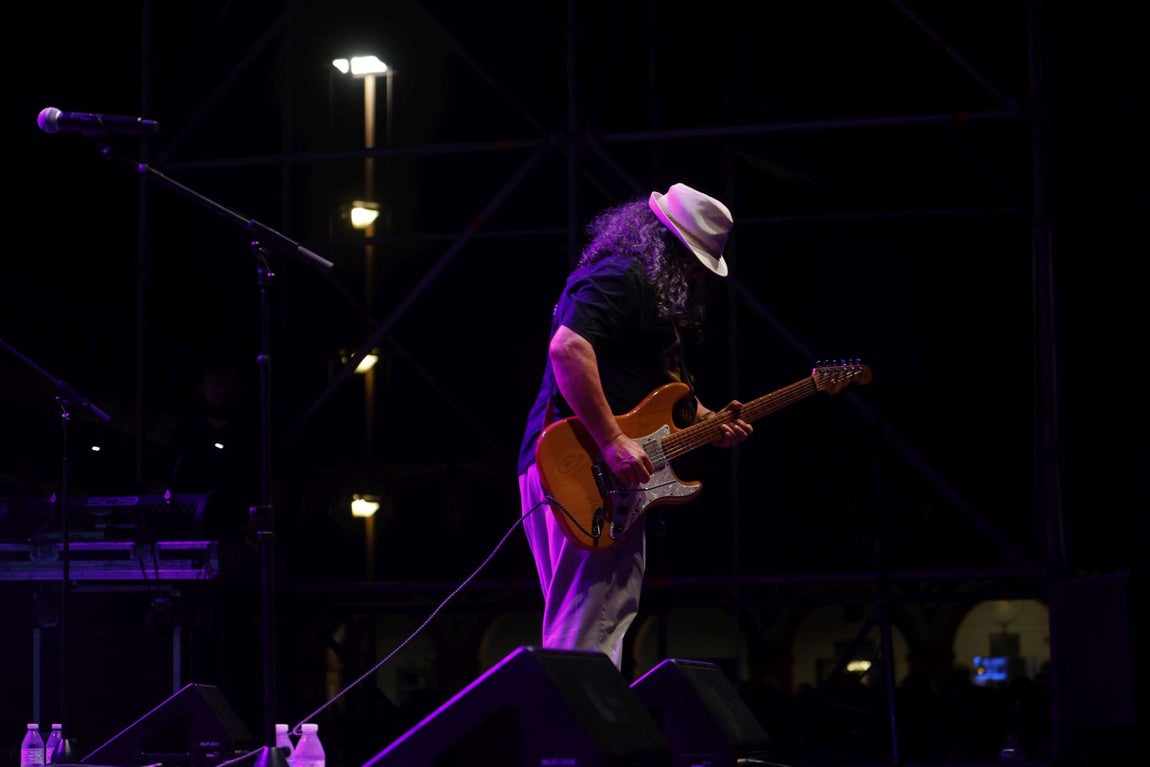 Raimundo Amador y Califato ¾ brillan en la Noche Blanca del Flamenco en Córdoba
