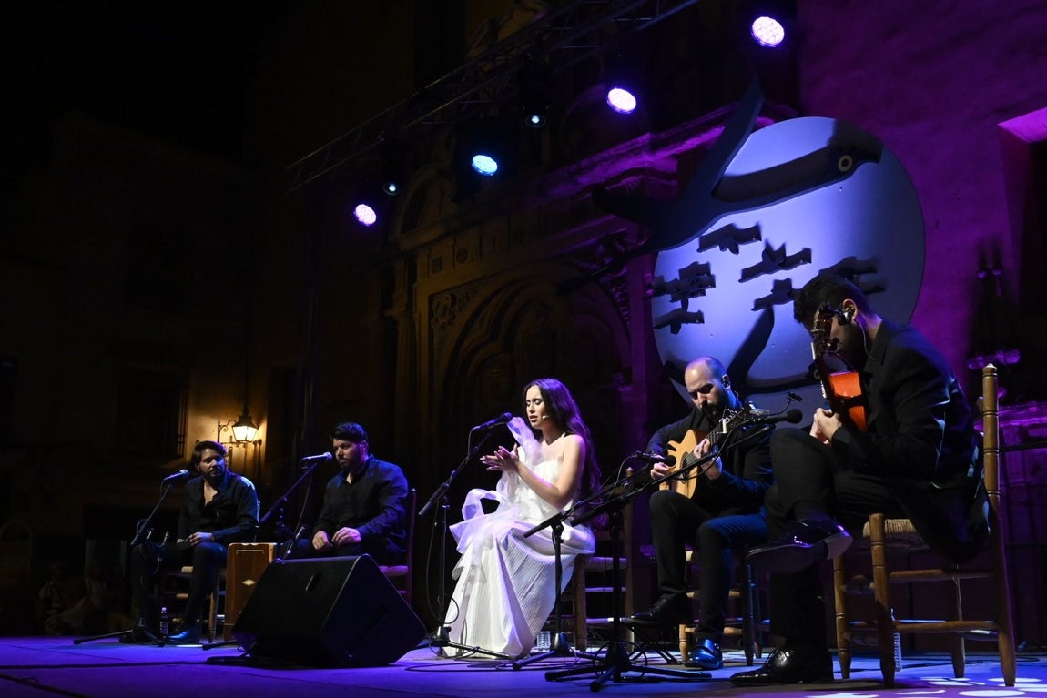 La pureza de Aurora Vargas y la fuerza de Rocío Luna y Rafa del Calli en La Noche Blanca del Flamenco de Córdoba, en imágenes