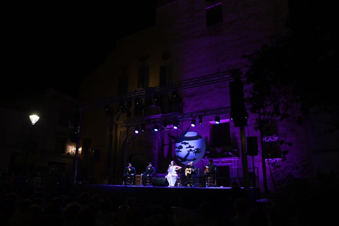 La pureza de Aurora Vargas y la fuerza de Rocío Luna y Rafa del Calli en La Noche Blanca del Flamenco de Córdoba, en imágenes