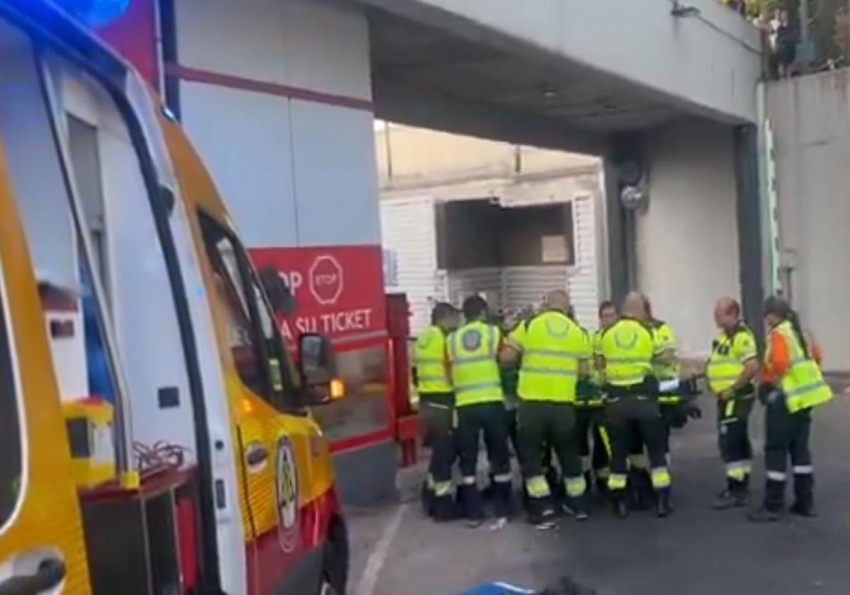 Intervención del Samur tras estabilizar a la mujer en Méndez Álvaro