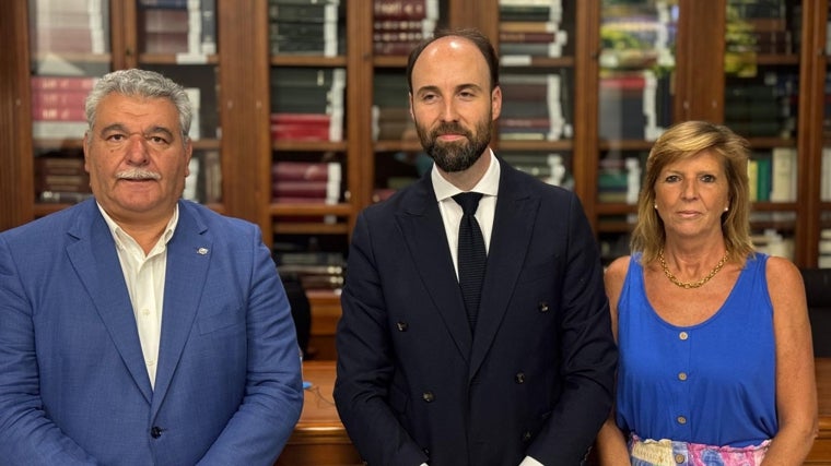 José Ángel Castro, con Enrique Garrido y Rafaela María de la Calzada
