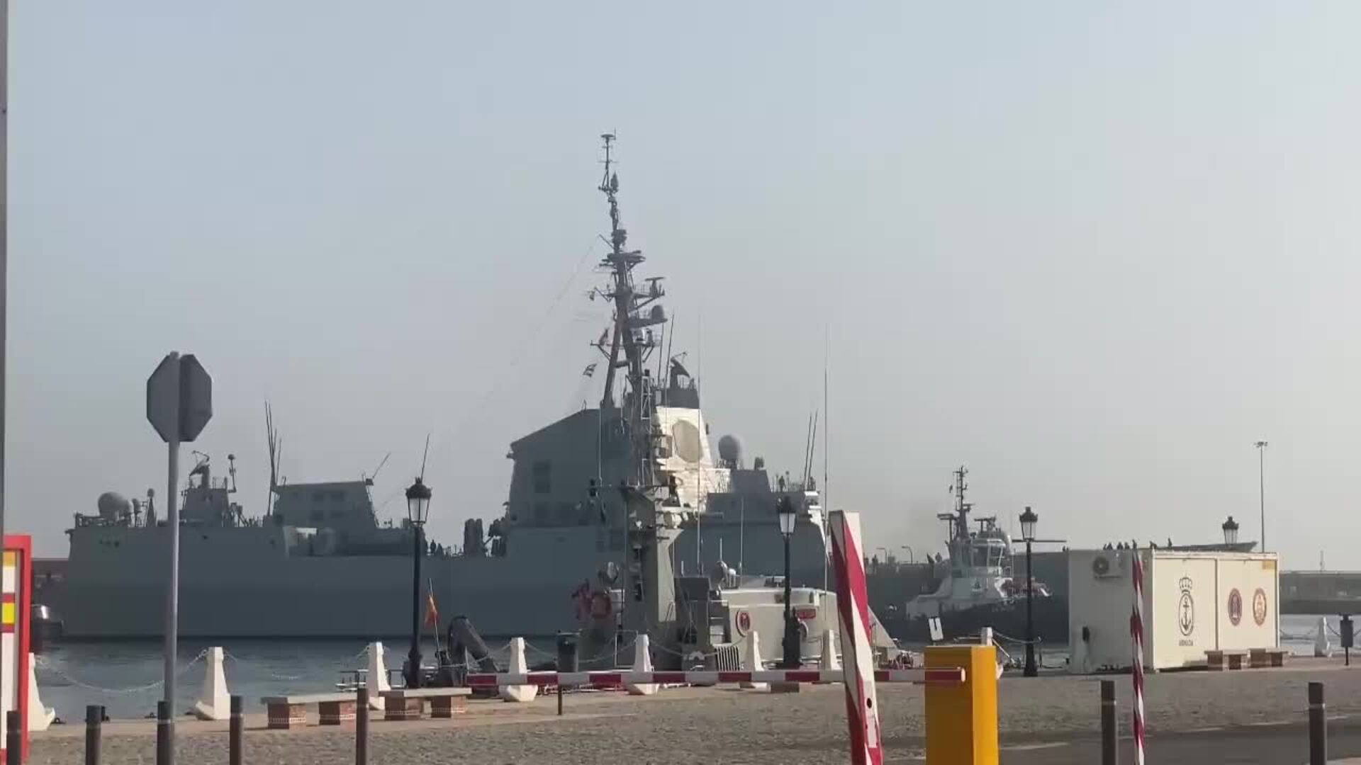 La fragata Blas de Lezo, con la princesa Leonor a bordo, abandona el puerto de Ceuta