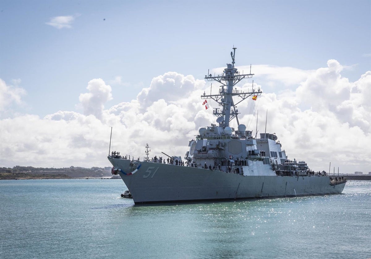 El destructor con misiles guiados 'USS Arleigh Burke' en la base de Rota