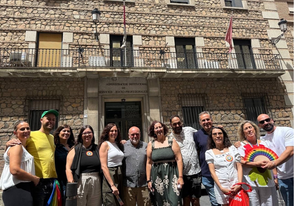 A este acto simbólico han acudido concejales del PSOE e IU-Podemos