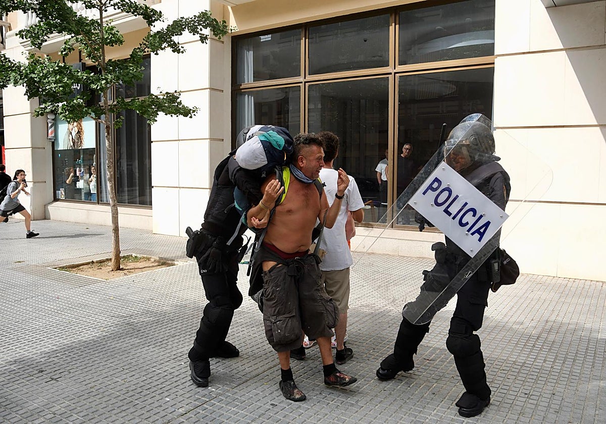 Tres nuevos detenidos en protestas de trabajadores del metal en Cádiz que rechazan el preacuerdo