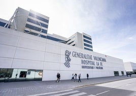 Una paciente muerta y dos internos huidos tras un incendio en el área de Psiquiatría del Hospital La Fe de Valencia