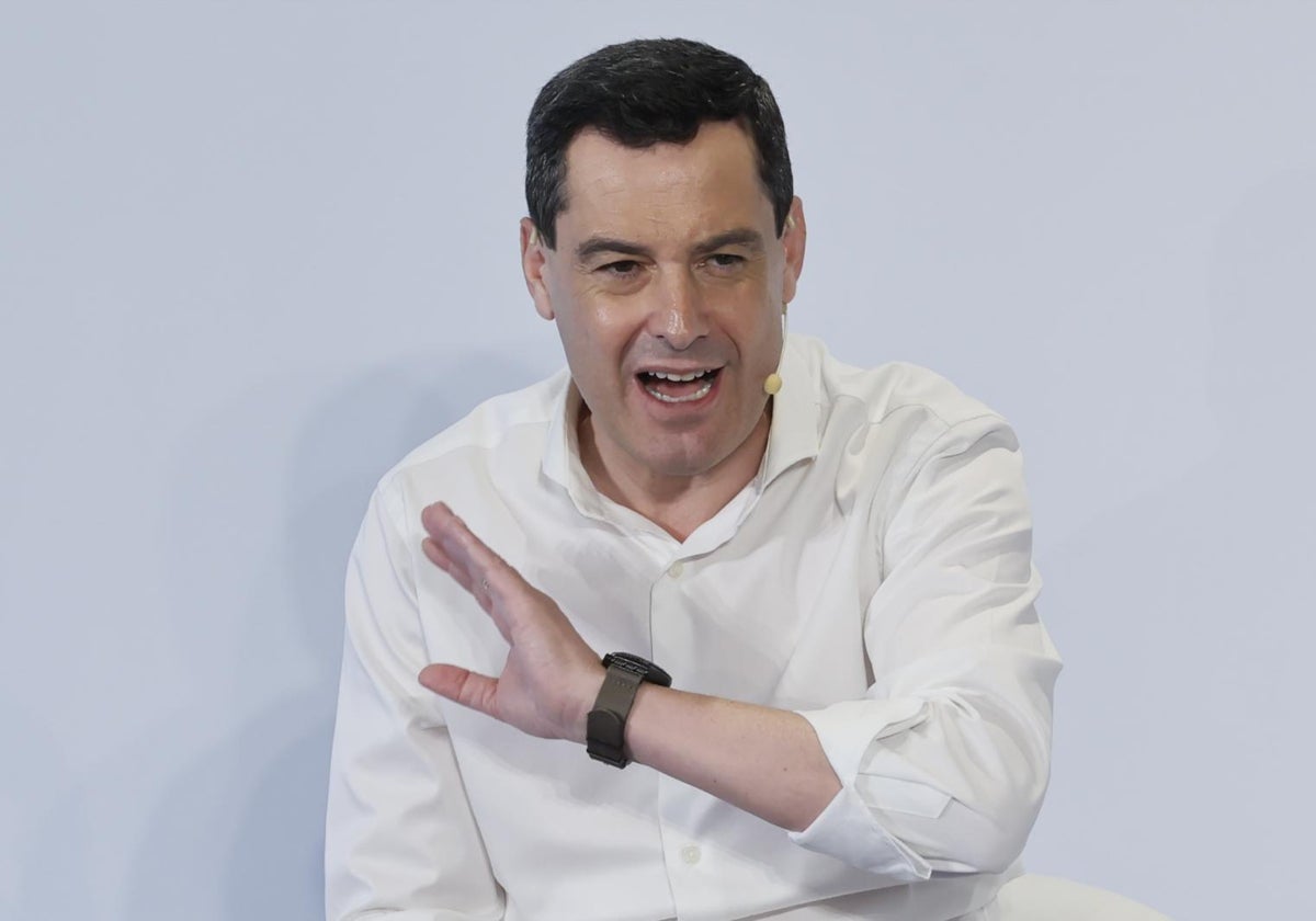 Juanma Moreno en un acto de partido