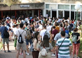 CSIF denuncia que los opositores a docentes  hicieron los exámenes a 40 grados en Toledo: 'No podían ni respirar'