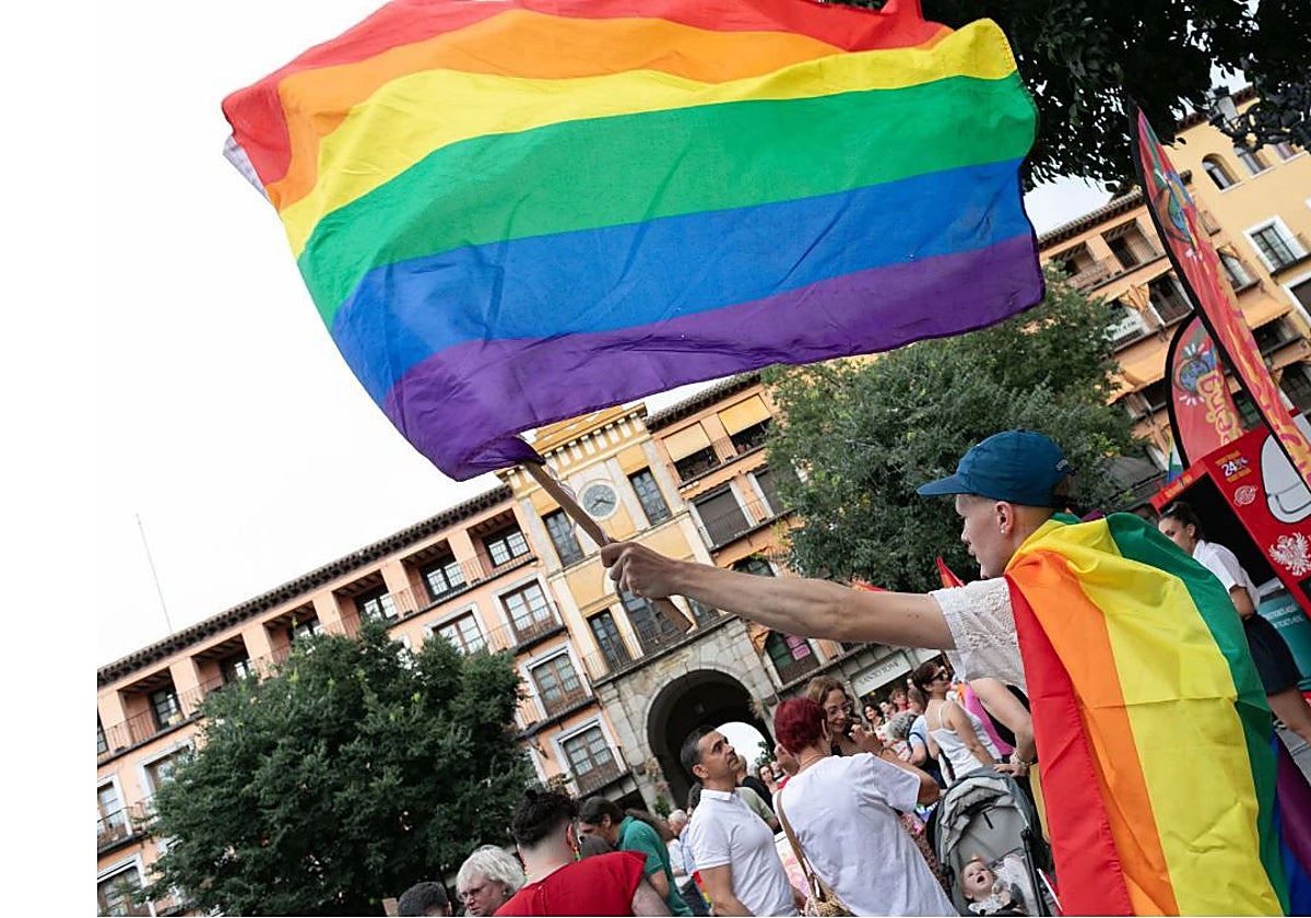La bandera, motivo de disputa entre la oposición y el equipo de gobierno de Toledo