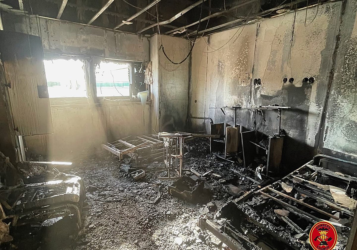 Imagen de una de las habitaciones incendiadas en la planta de Psiquiatría del hospital La Fe de Valencia