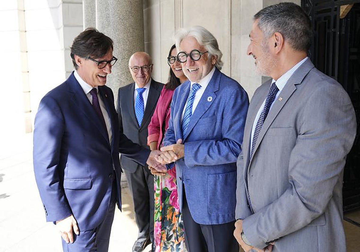 Illa, con el presidente de la patrona, Josep Sánchez Llibre, y el consejero de Empresa, Miquel Samper, en un acto de la patronal