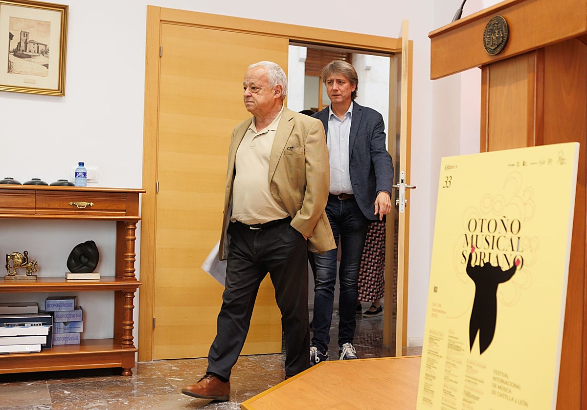 Gonzalo Santonja y Carlos Martínez, minutos antes de presentar el XXXIII Otoño Musical Soriano