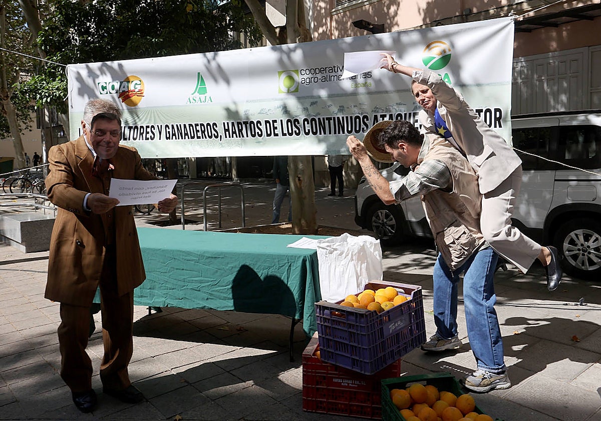 Un instante de la obra de teatro en la protesta del campo en Córdoba