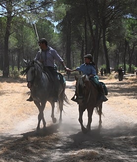 Imagen secundaria 2 - Doñana revive la ancestral &#039;Saca de Yeguas&#039;, un rito que une tradición, cultura y turismo