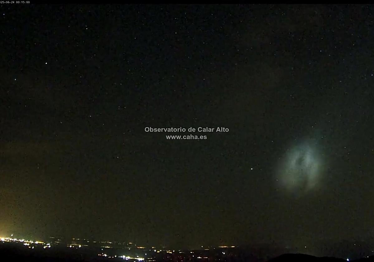 Imágenes de la chatarra espacial de SpaceX surcando el cielo de Almería