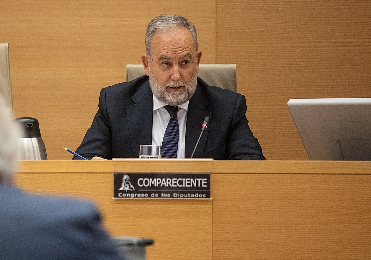 El número 2 del CNI, Luis García Terán, en la comisión de investigación del 17-a este jueves