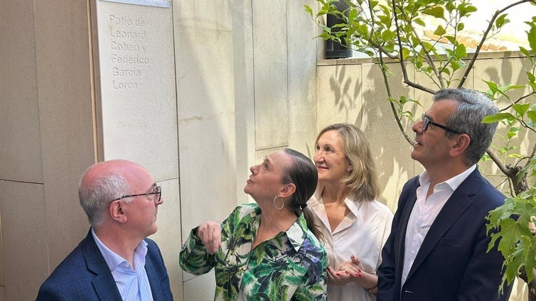 Una placa en el Centro Lorca recuerda la relación del poeta con el cantautor canadiense Leonard Cohen