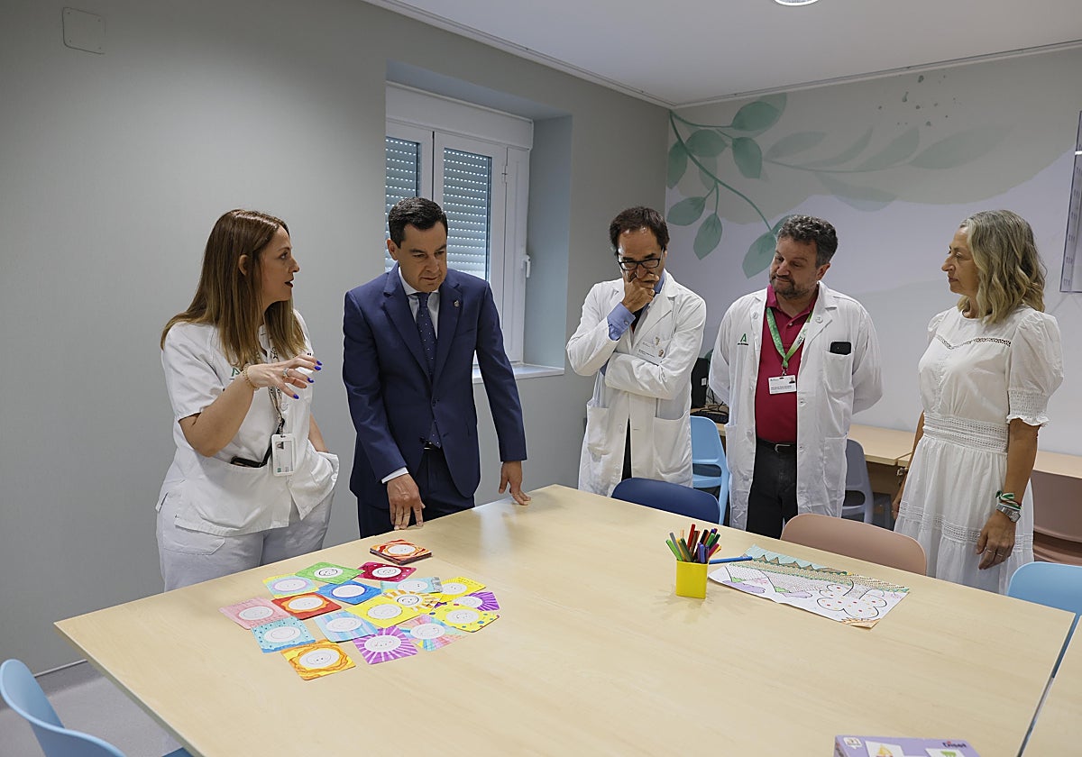 Moreno, este miércoles con la consejera de Salud en el Virgen del Rocío de Sevilla