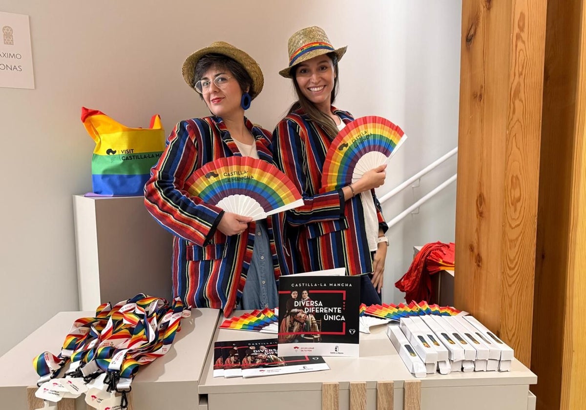 La campaña ofrece a los visitantes material promocional con la bandera multicolor