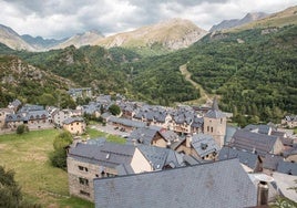 El pueblo de Huesca donde se rodó 'Olympo', la serie que arrasa en Netflix: un paraíso natural con balneario y pista de esquí