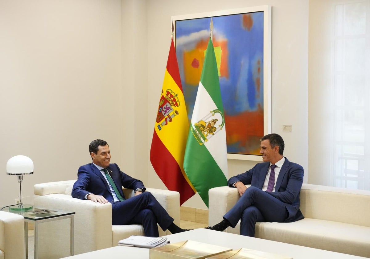 Pedro Sánchez, con Juanma Moreno en el Palacio de la Moncloa