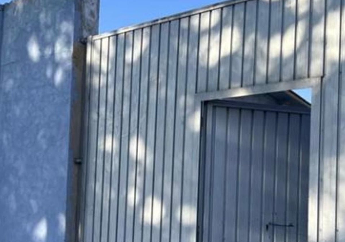 Portón de la vivienda en la que intentaron robar