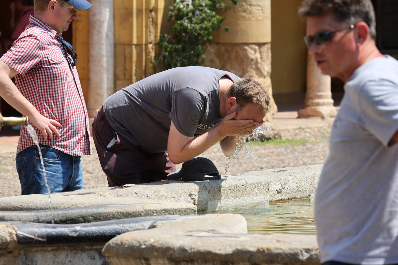 Las imágenes de un tórrido domingo en Córdoba a más de 43 grados