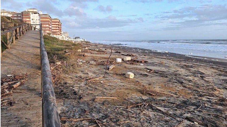 Así quedó la playa de Matalascañas tras los temporales.
