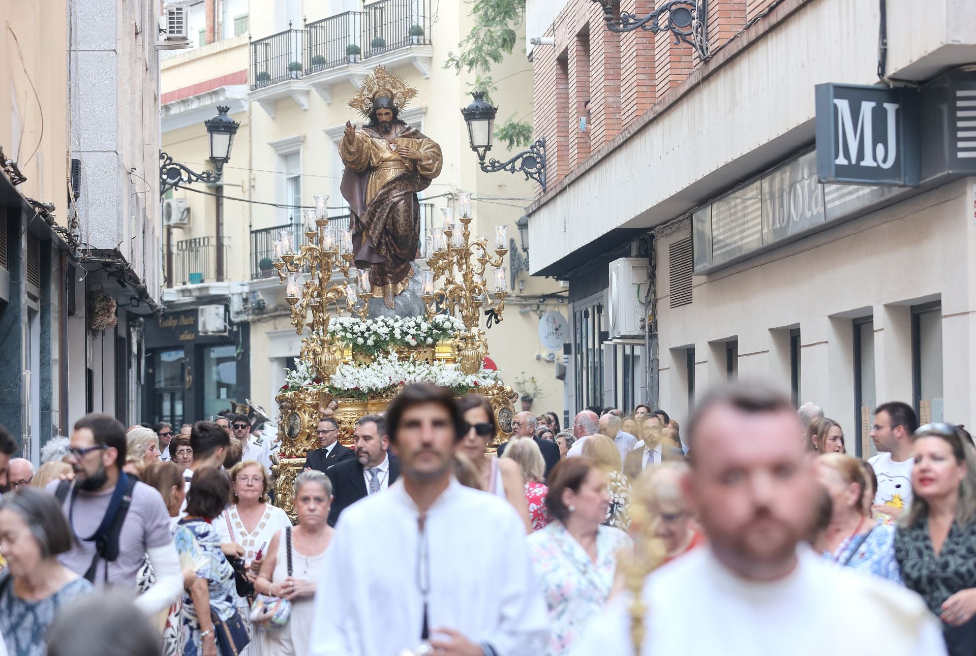 La procesión del Sagrado Corazón de Jesús por el Centro de Córdoba, en imágenes