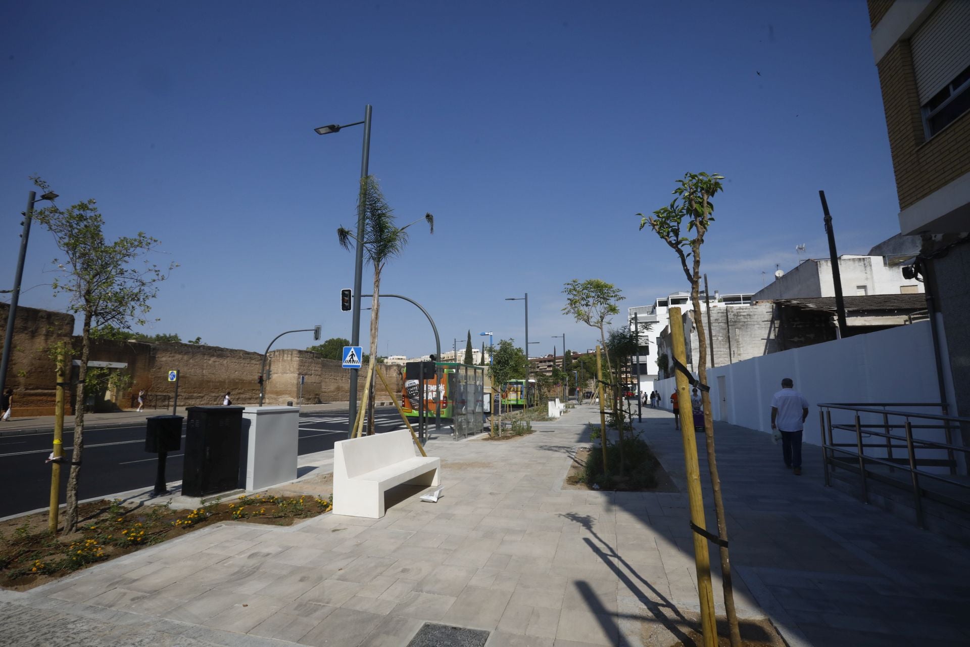 Así ha quedado la nueva Ronda de Marrubial tras las obras, en imágenes