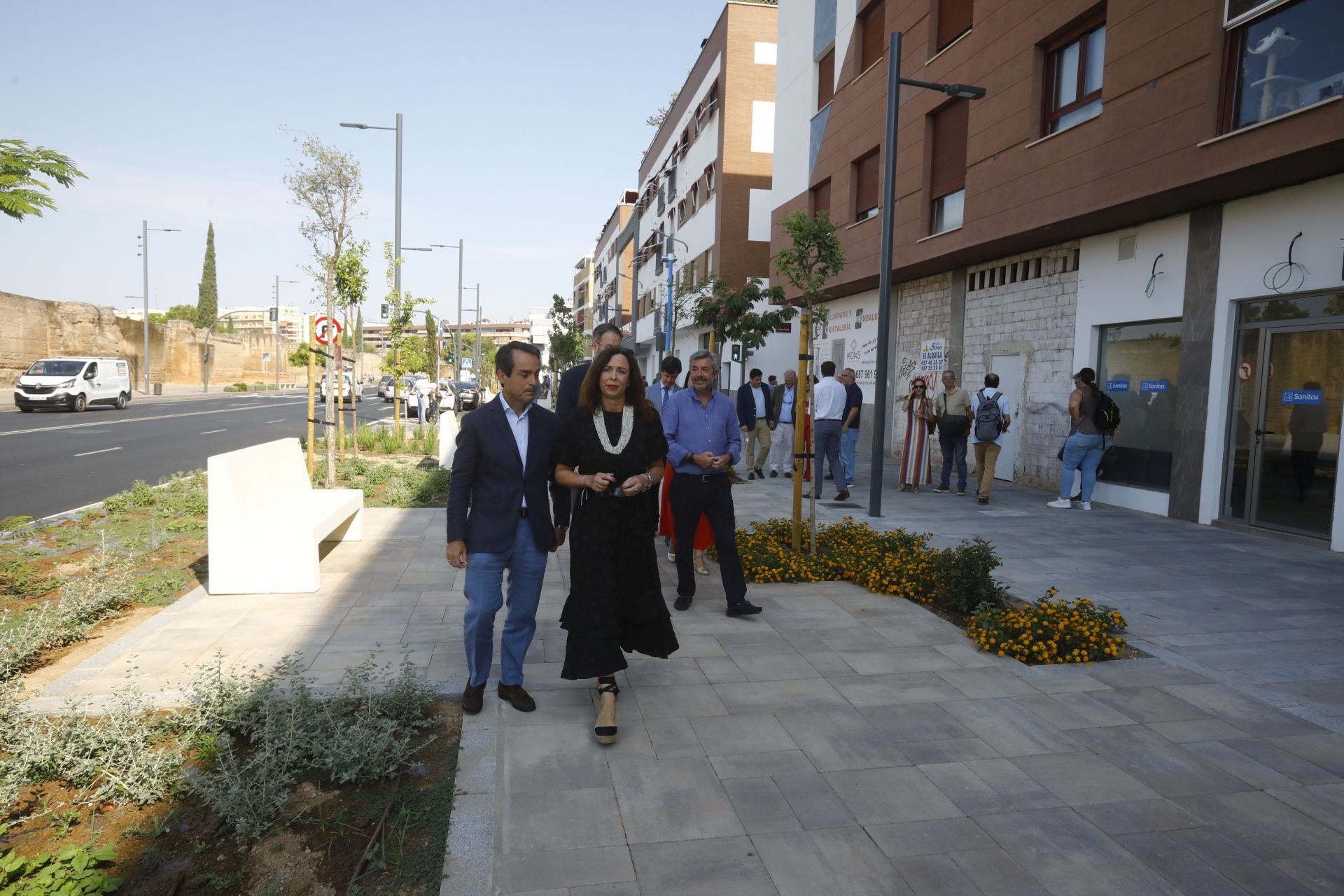 Así ha quedado la nueva Ronda de Marrubial tras las obras, en imágenes