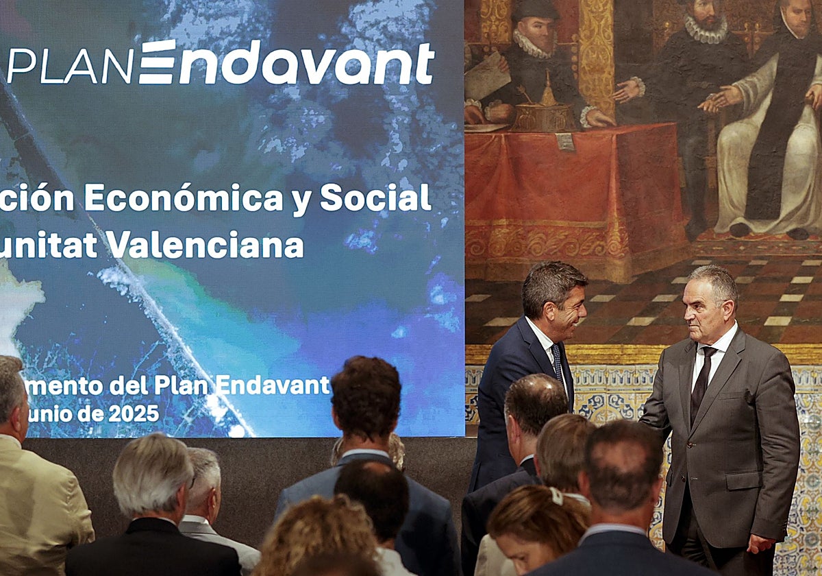 Imagen del presidente de la Generalitat Valenciana, Carlos Mazón, y del vicepresidente segundo, Francisco José Gan Pampols, este lunes durante la presentación del 'Pla Endavant'