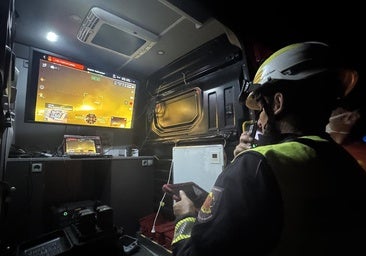 Un incendio en Villa del Prado obliga a desalojar dos urbanizaciones y a confinar una tercera