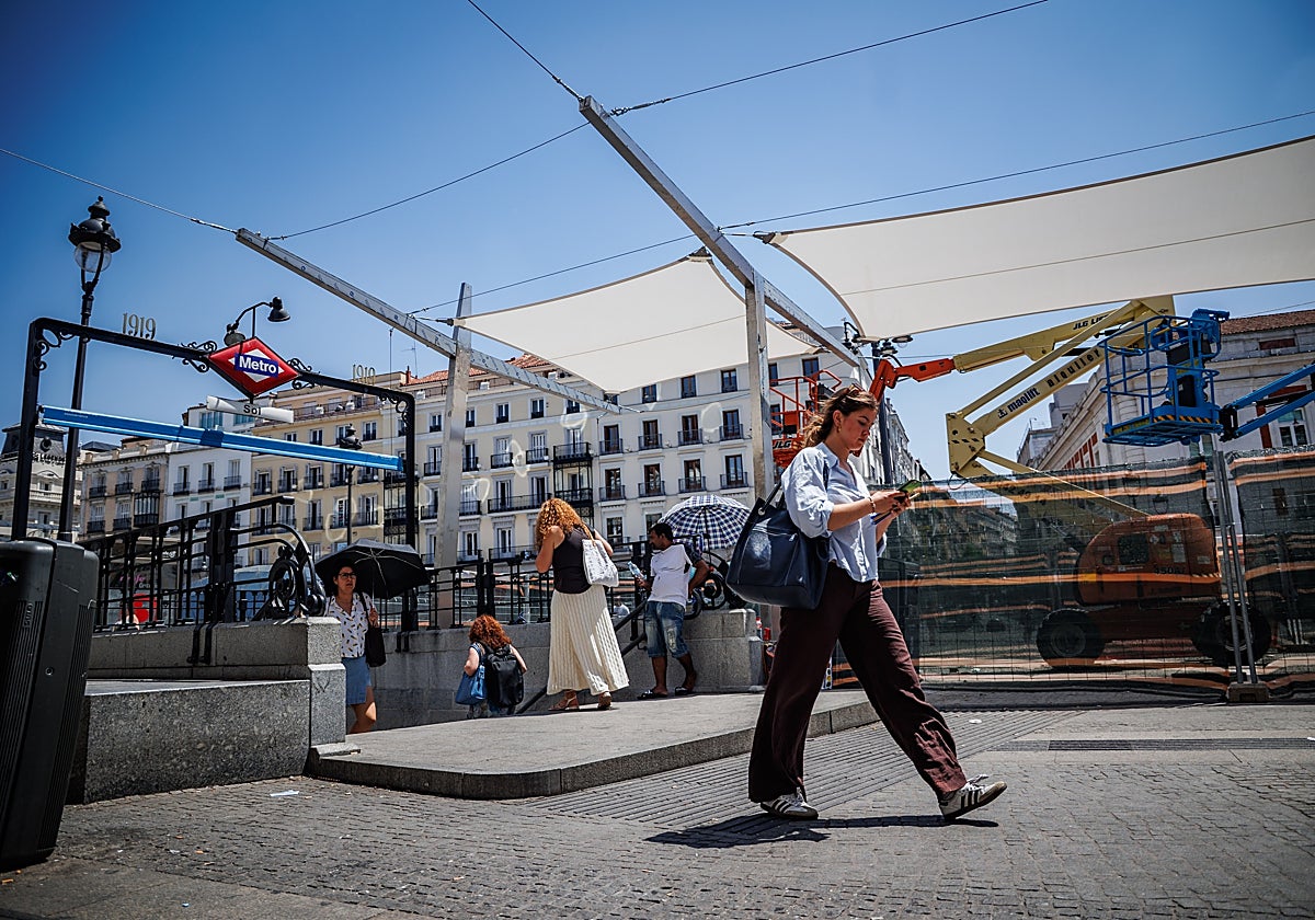 Instalación de toldos en la Puerta del Sol