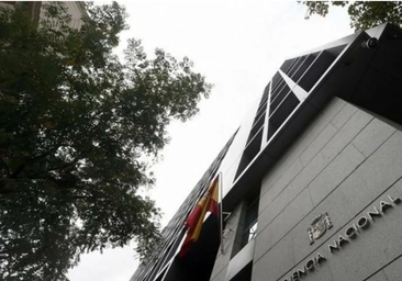 La Policía detiene a dos jóvenes por la filtración de datos de Sánchez