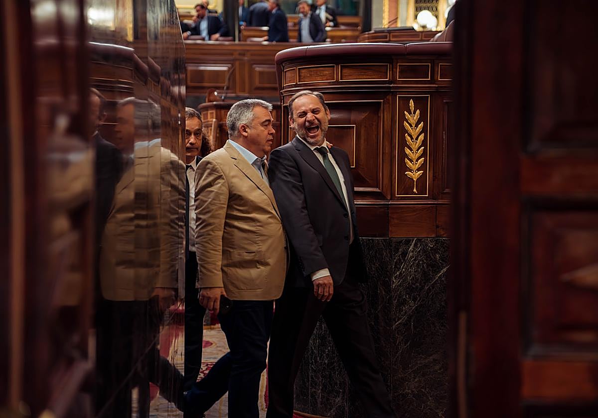 Santos Cerdán y José luis Ábalos en el Congreso de los Diputados en mayo de 2023