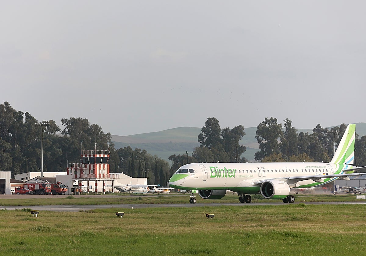 Un avión de Binter Canarias aterriza en Córdoba