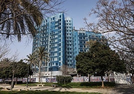 El edificio incendiado de Campanar en Valencia inicia su rehabilitación con la constructora Dragados