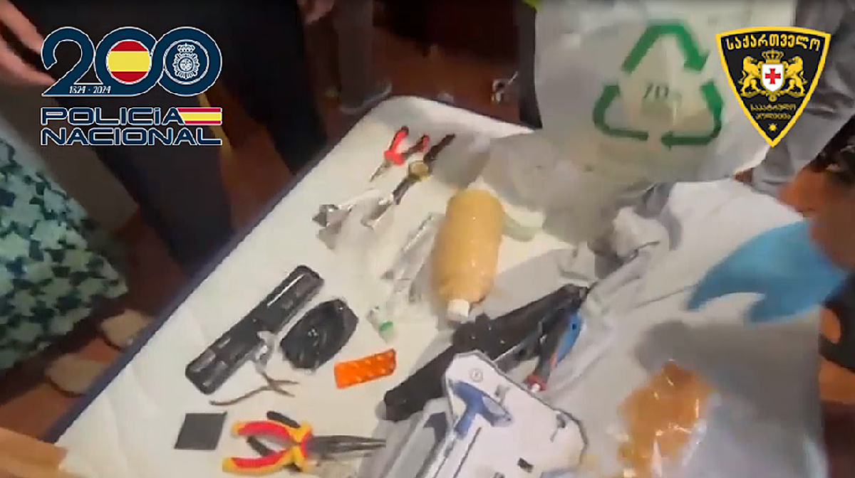 Material intervenido a los detenidos por robar con ácido corrosivo en Valencia