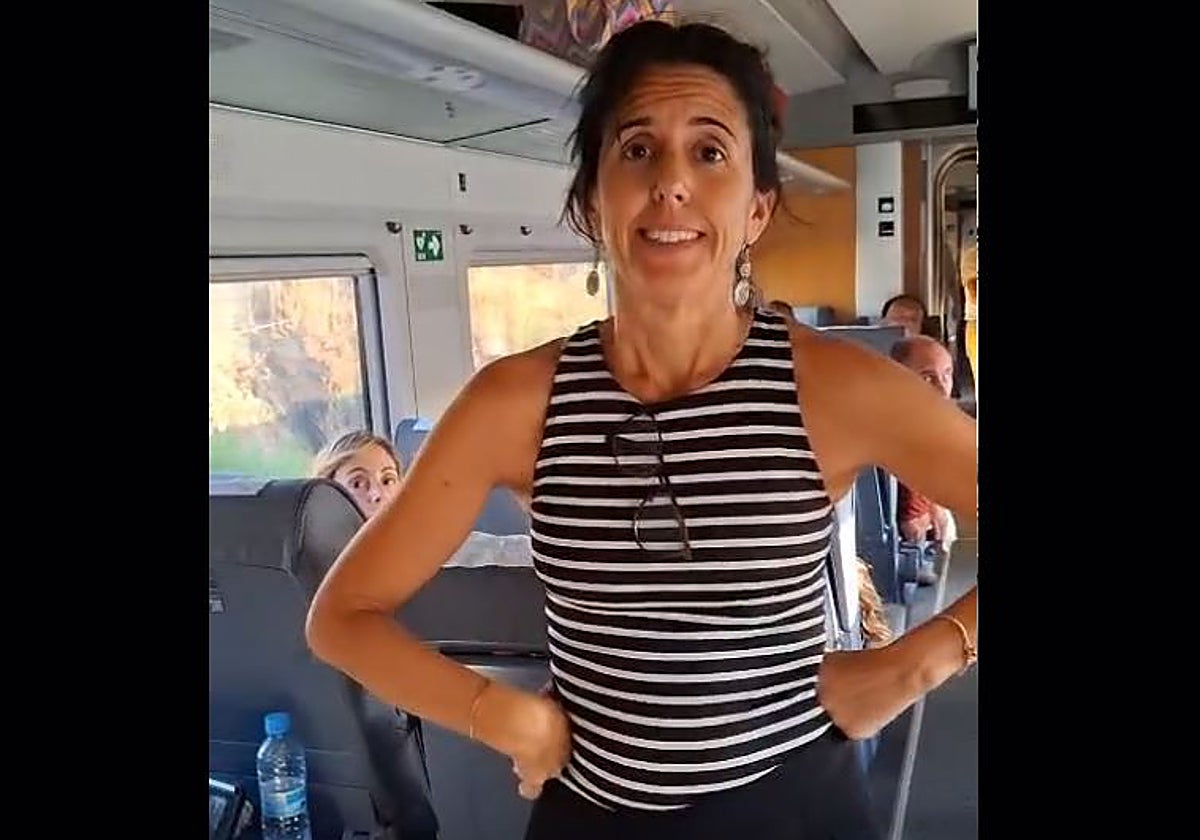 La periodista cordobesa Elena Lázaro atrapada en el tren durante quince horas
