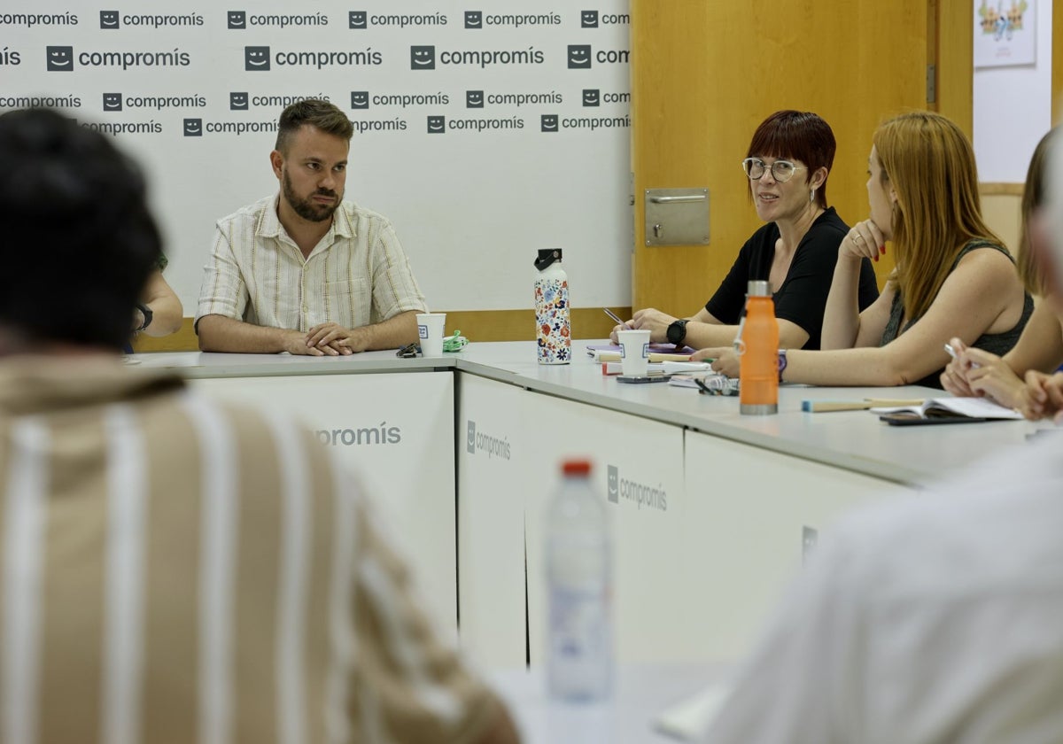 Imagen de Alberto Ibañez y Àgueda Micó, este miércoles, en la ejecutiva de Compromís