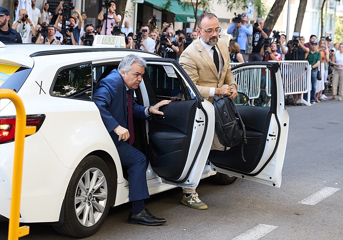 Santos Cerdán llega al Tribunal Supremo para declarar como investigado