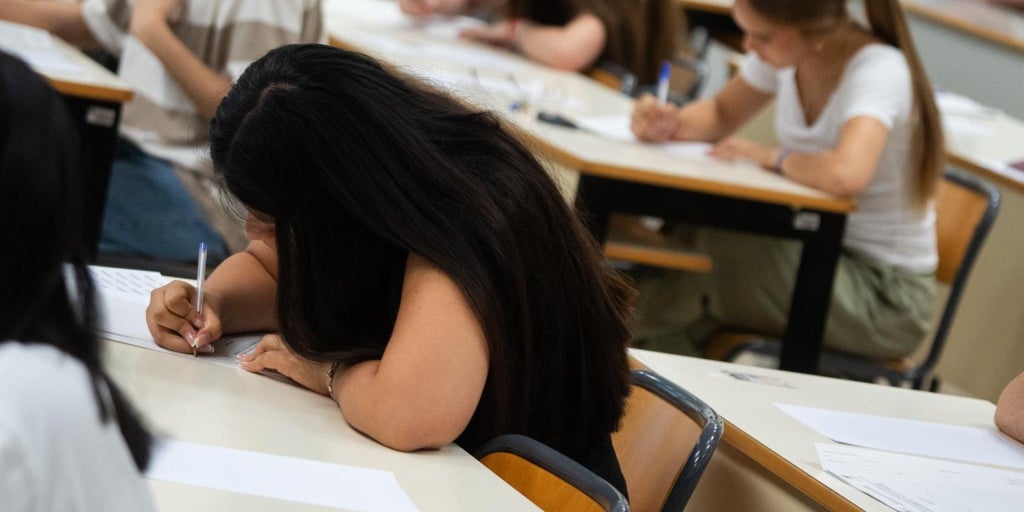Indignación en la PAU de Valencia por usar una foto de la dana en un examen: «No tienen empatía o son malas personas»