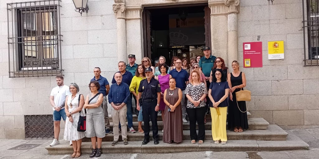 La Delegación del Gobierno CLM convoca un minuto de silencio por el asesinato de una mujer en Asturias, sin la asistencia de Tolón