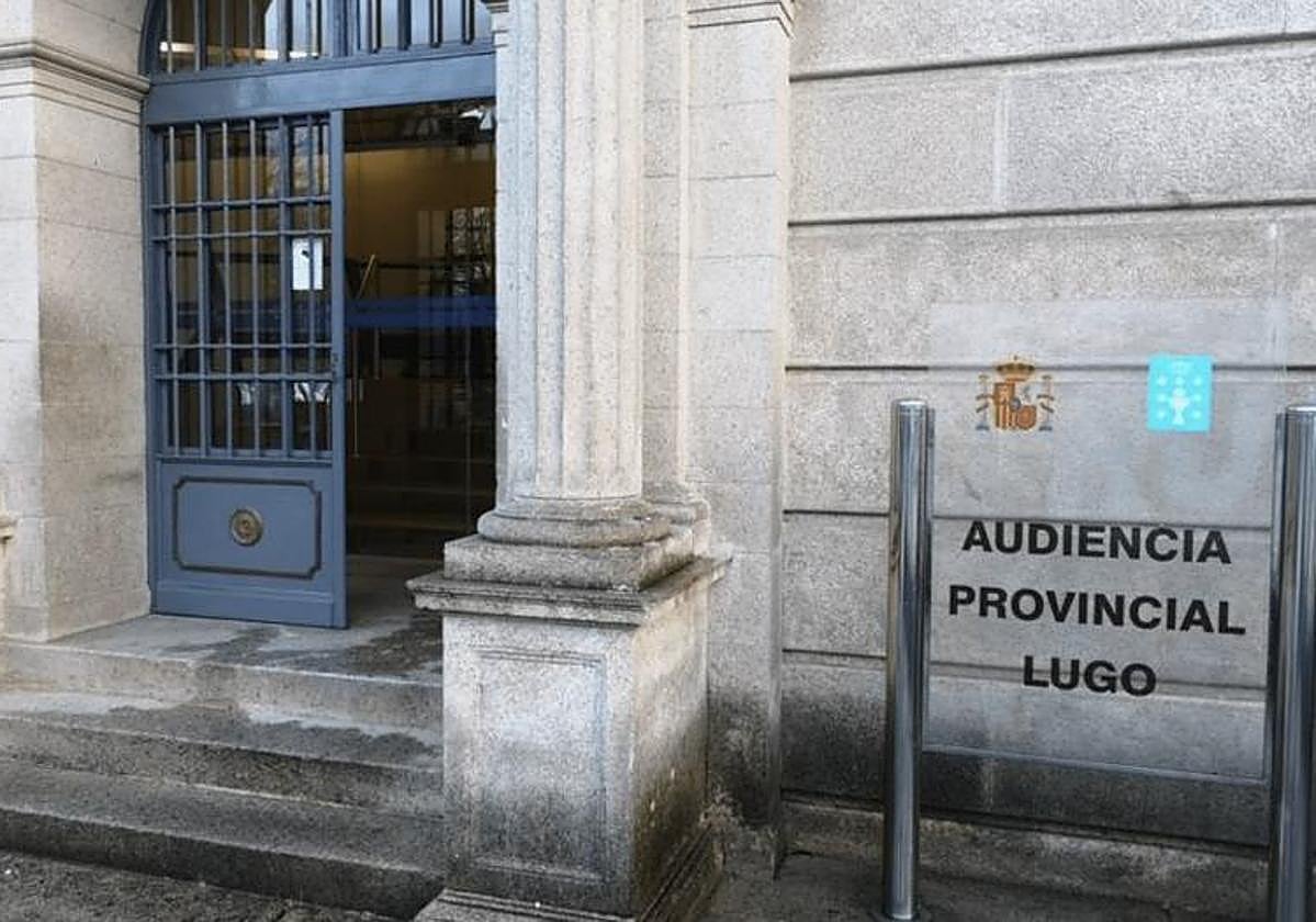Entrada de la Audiencia Provincial de Lugo