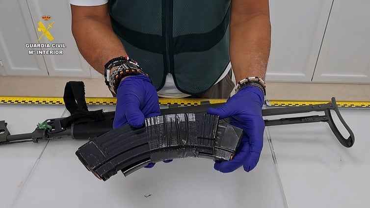 La Guardia Civil aborta un alijo de 220 kilos de cocaína y los 'narcos' intentan atropellar a dos agentes en Barbate