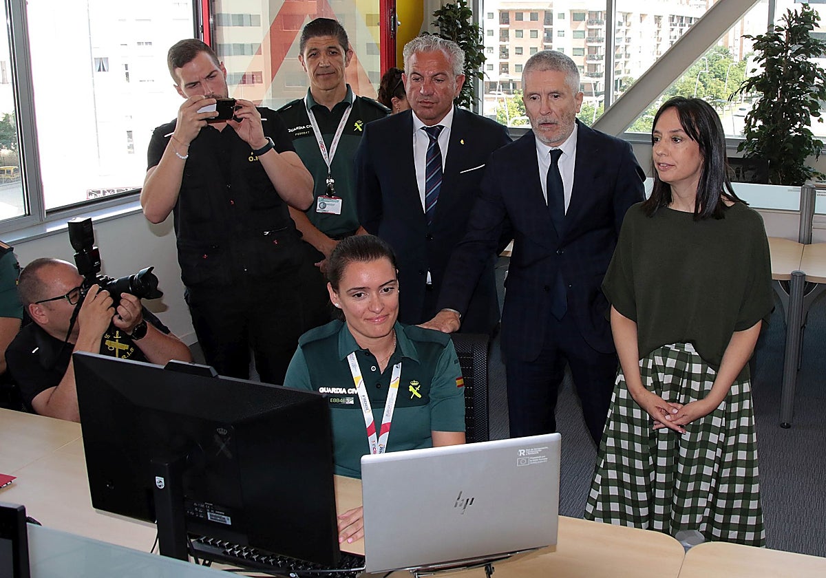 El ministro del Interior, Fernando Grande Marlaska, en la presentación de la oficina telemática de denuncias de la Guardia Civil